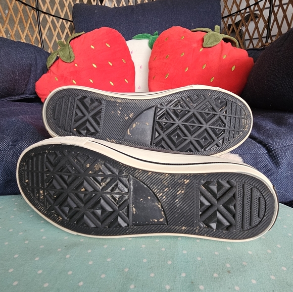 Fluffy Gray Converse Like Sneakers Size 7 - Picture 4 of 6